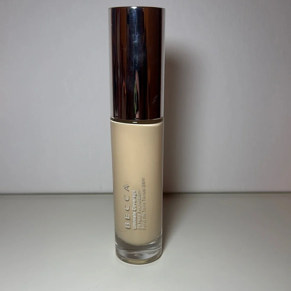 Becca Ultimate Coverage Foundation - Picture 1 of 5